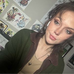 Meet your Posher, Claudia